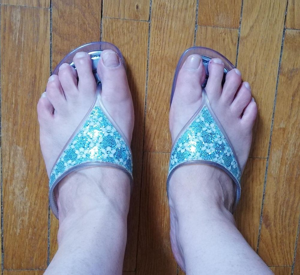Tongs femme. Chaussures