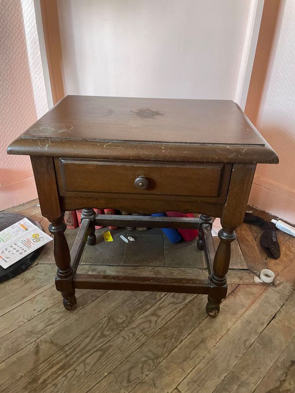 Deux tables de chevet avec tiroirs en bois Meubles