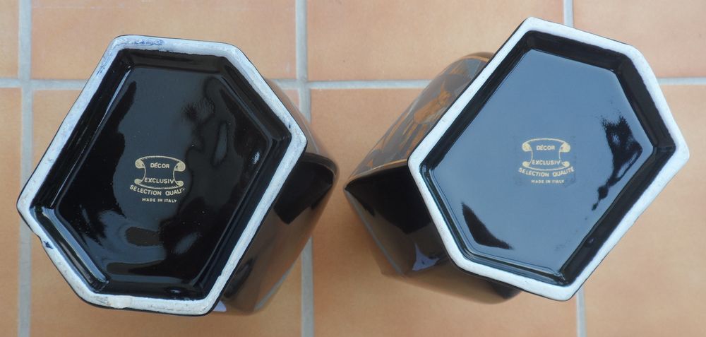 2 Vases hexagonaux noirs en c&eacute;ramique vintage neufs AN 70 Dcoration