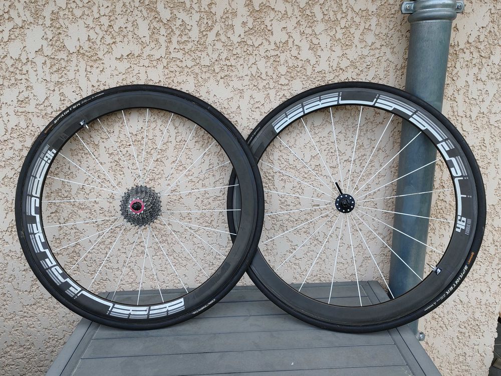 roues carbone DT swiss a boyaux Vélos