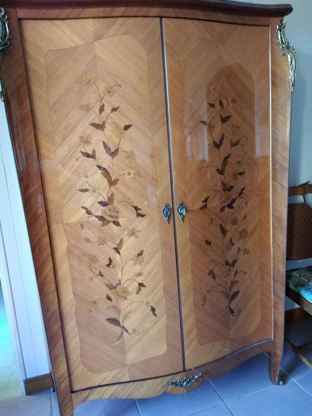 Armoire laqu&eacute;e (marqueterie vernie au tampon) Meubles