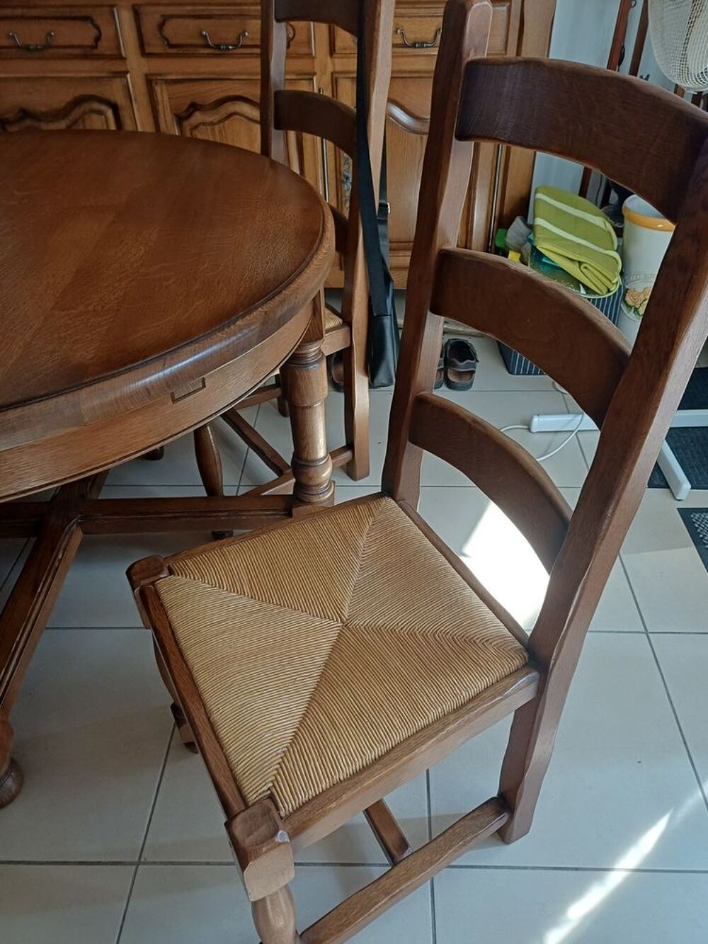 Salle a manger ch&ecirc;ne table ronde 4 chaises buffet Meubles