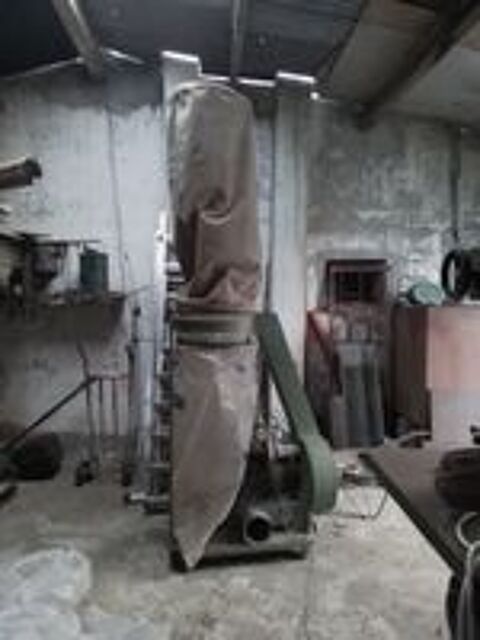   Scie à  bois à ruban + aspirateur 
