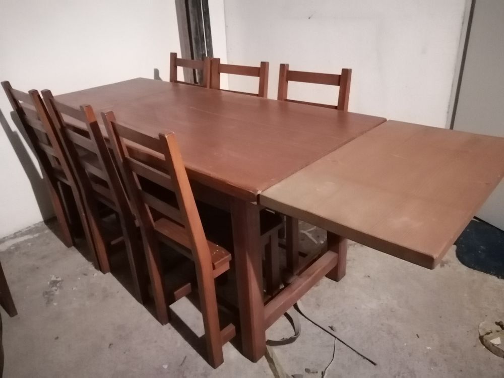 Pin massif chevill&eacute; bois : table 12 couverts et 6 chaises Meubles