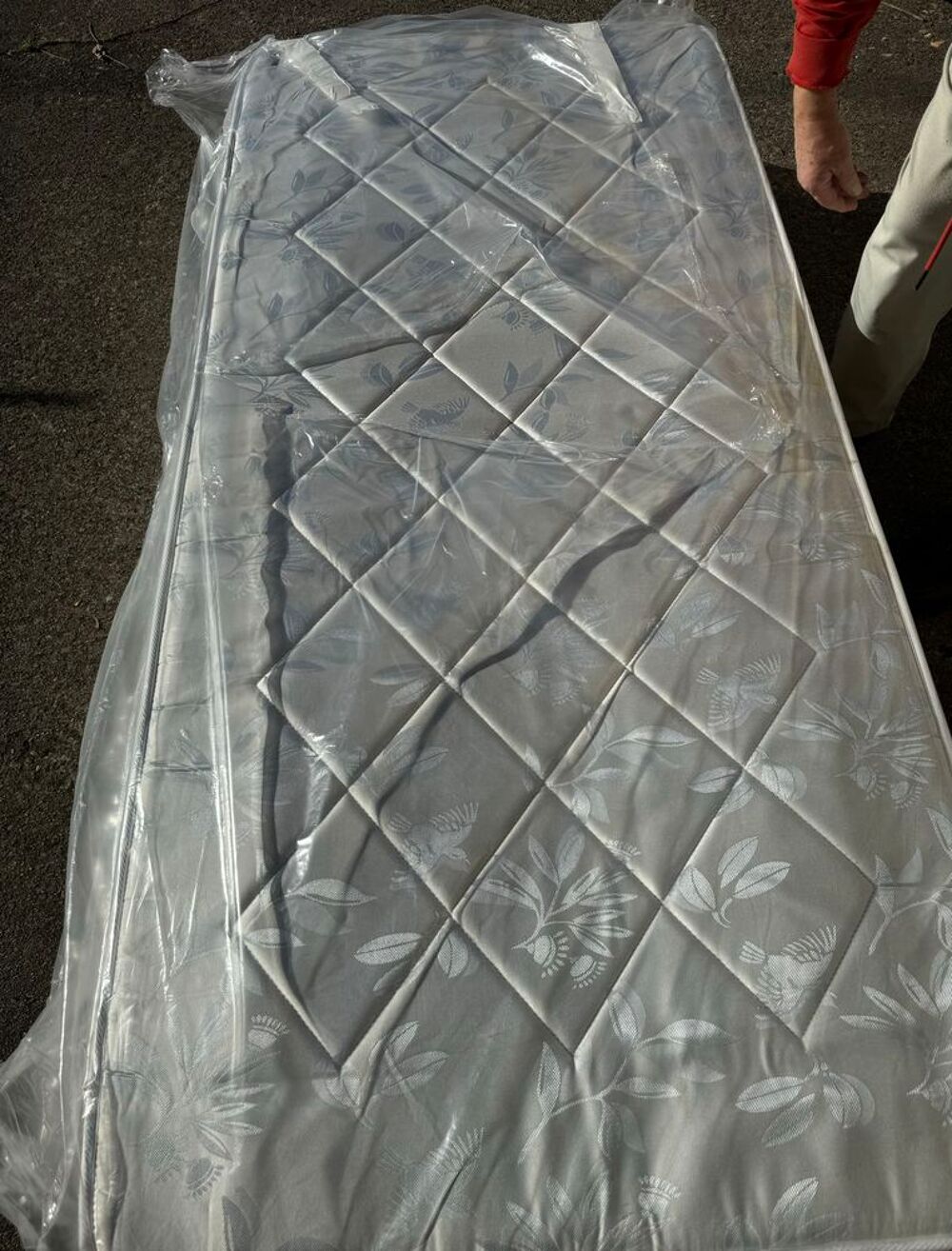 2 matelas et 2 sommiers Meubles