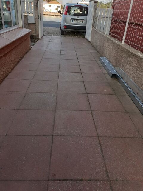 donne gratuitement 0 Agde (34)