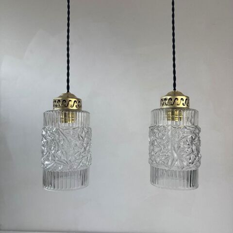 PAIRE D'ANCIENNES SUSPENSIONS EN VERRE VINTAGE
130 Montreuil (93)