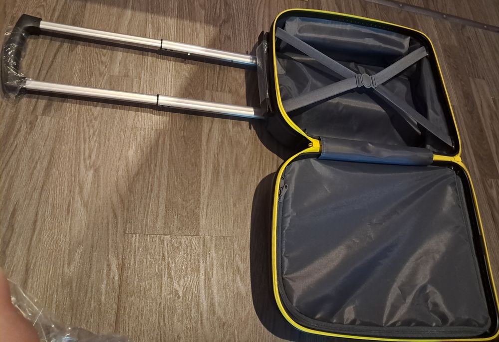 valise neuve jamais servi pas d'envoi Maroquinerie