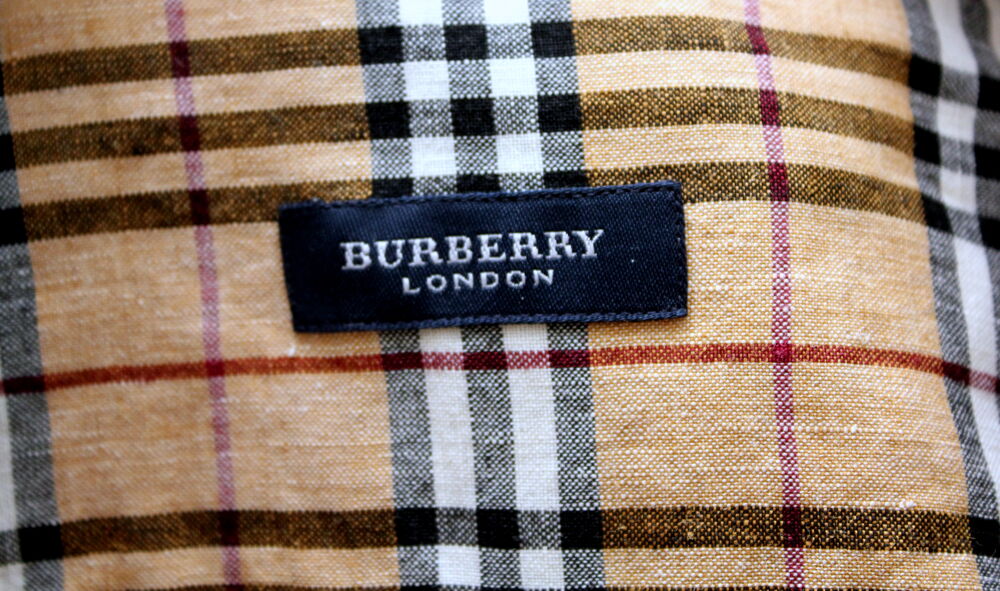 Chemise tartan BURBERRY T.2.
Vêtements
