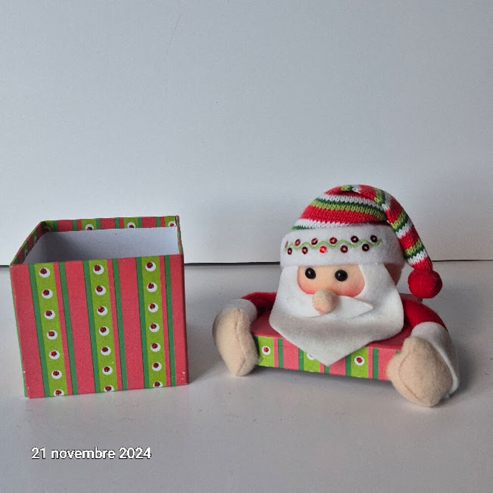 Boite cadeau p&egrave;re Noel en carton &eacute;pais Décoration