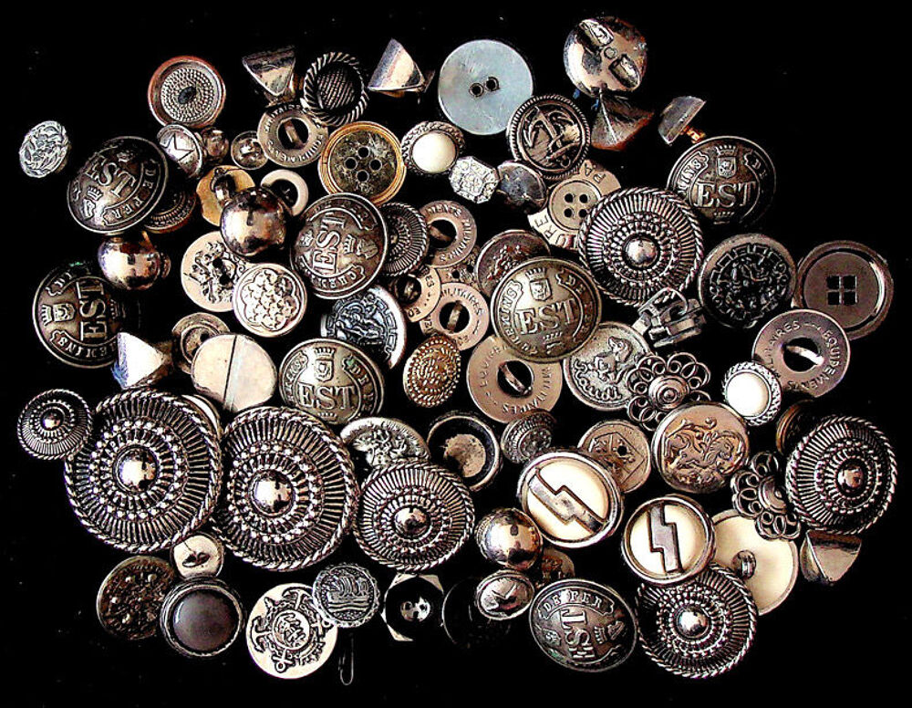 LOT DE 80 BOUTONS ARGENT ARGENTES ou proche du style Vintage 
