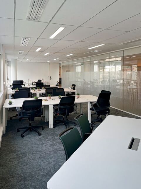 Trouvez un bureau de coworking ouvert à Boulogne-Billancourt, Spaces Reine  pour 15 personnes avec prise en charge complète 4559 92100 Boulogne-billancourt