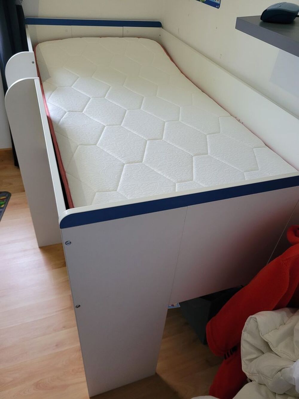 Chambre enfant avec lit et bureau Meubles