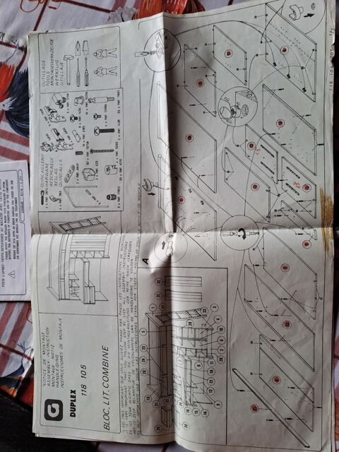MEUBLES ENFANT, 2 BUREAUX+1LIT COMBI BUREAU ET PENDERIE 300 Bresnay (03)