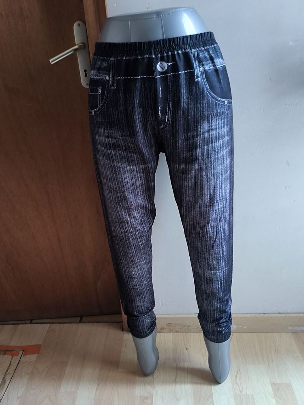 Legging neuf T 44 Vêtements