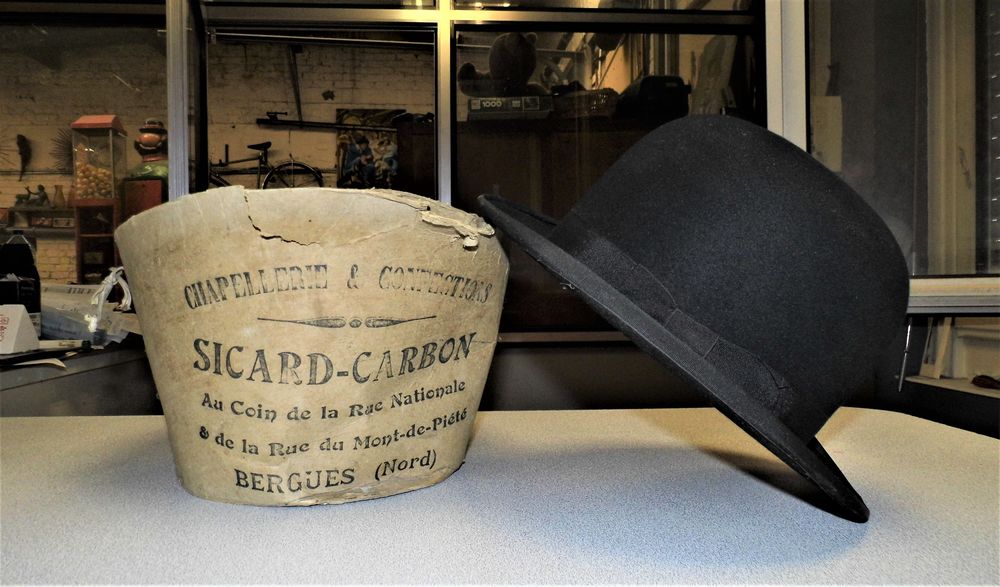 Veritable et authentique CHAPEAU MELON TIRARD art deco + Boite BERGUES chapellerie Sicard Carbon 