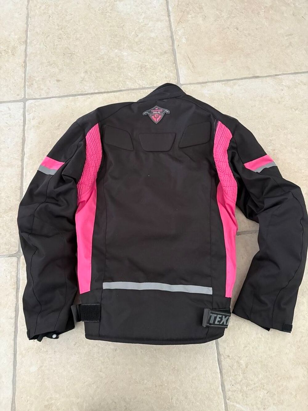 blouson de moto pour femme jamais port&eacute; Vtements