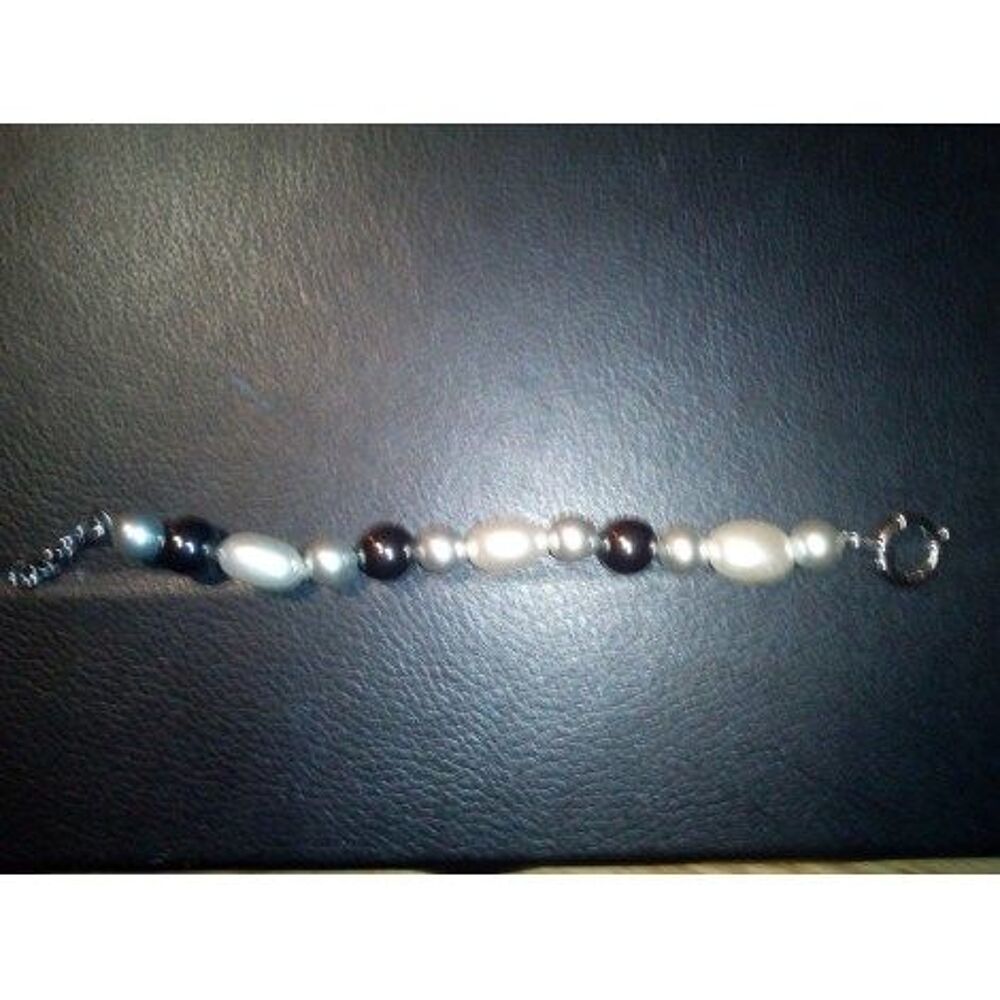 Bracelet acier fausses perles noires et blanches Bijoux et montres