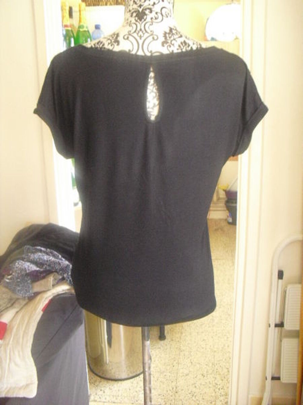TOP SEQUINS sur tout le devant du top NEUF taille S Vêtements