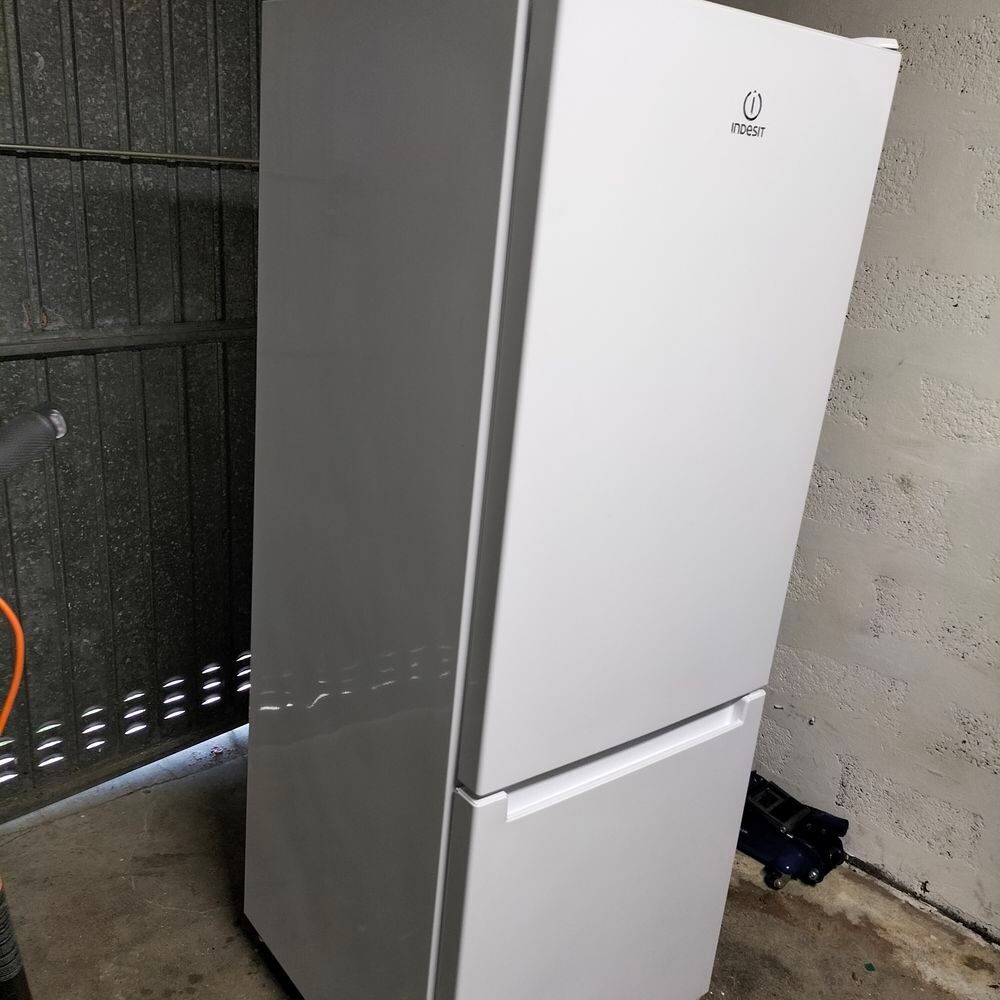 R&eacute;frig&eacute;rateur combin&eacute; Indesit Electroménager