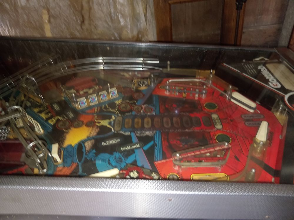 FLIPPER de COLLECTION GOTTLIEB TX-SECTOR sorti en MARS 1988 