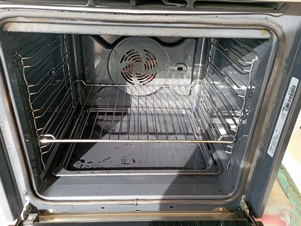 Four encastrable Whirlpool inox &agrave; pyrolyse Electroménager