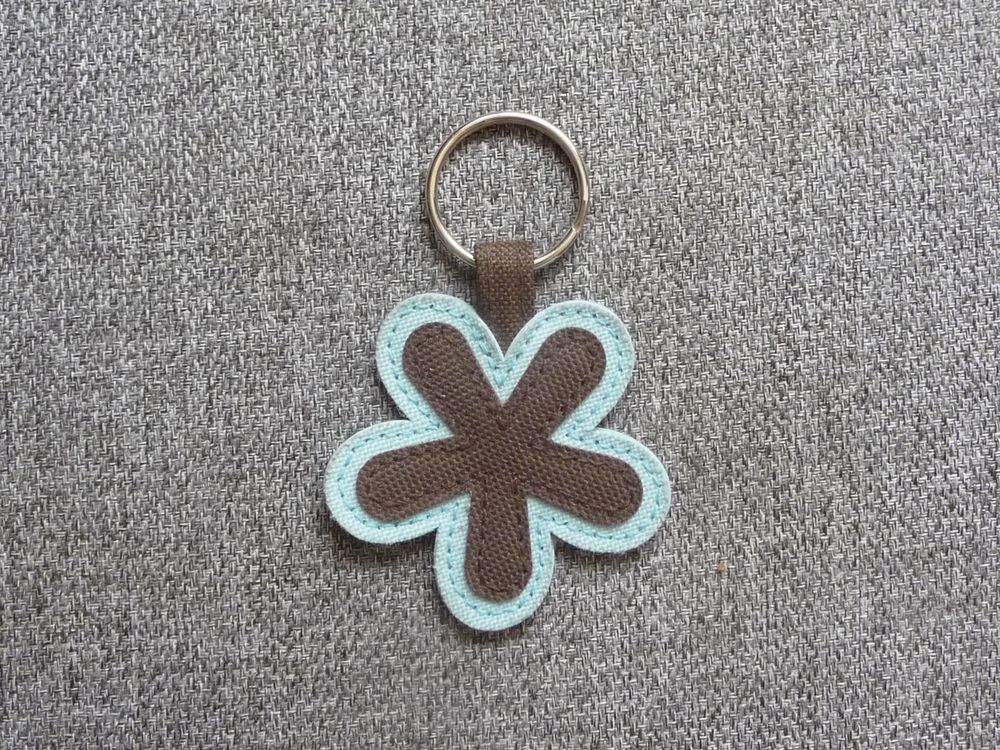 Porte Cl&eacute;s en Tissu Marron et Bleu Turquoise avec son Anneau Bijoux et montres