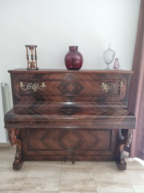 Piano en bois � saisir 
300 Comines (59)