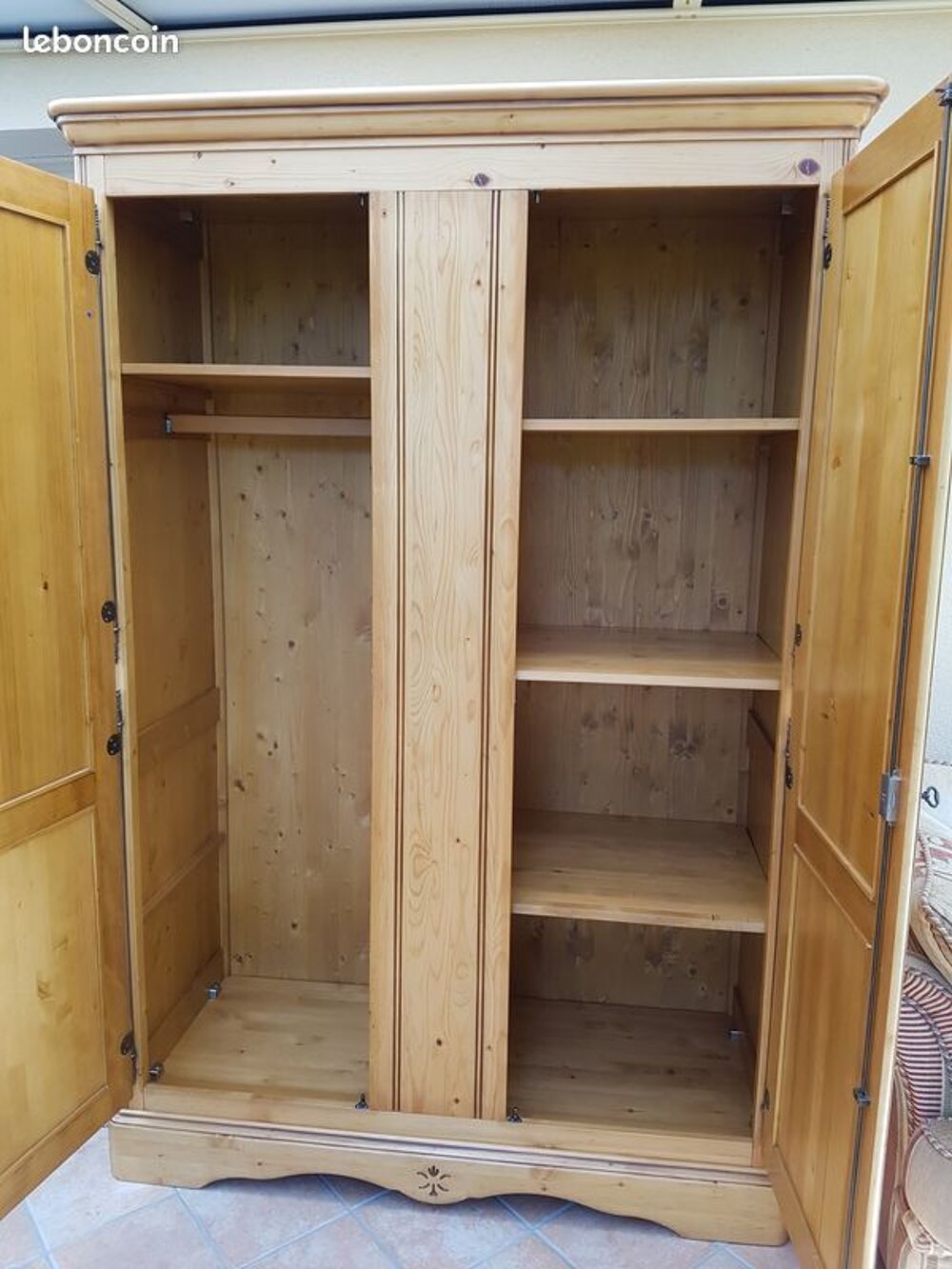 Armoire en pin massif Meubles