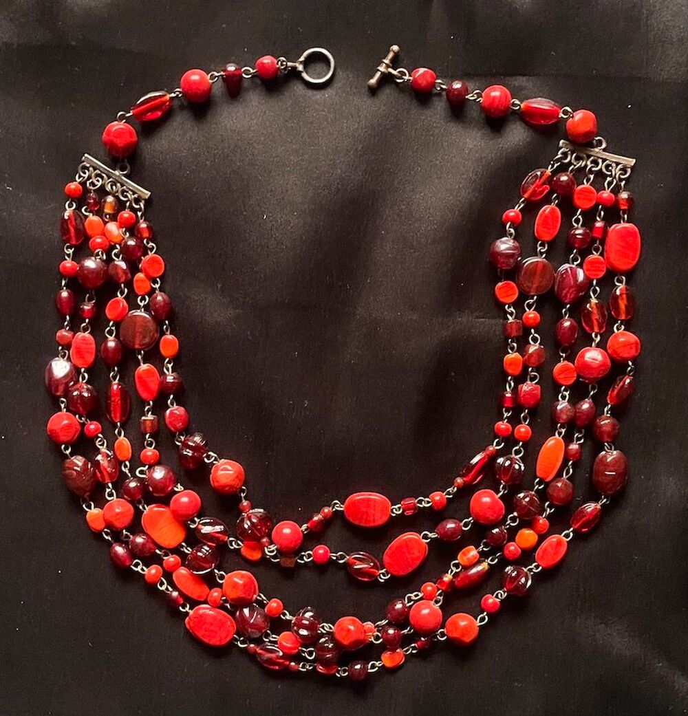 Collier perles rouges - 5 rangs - Vintage Bijoux et montres