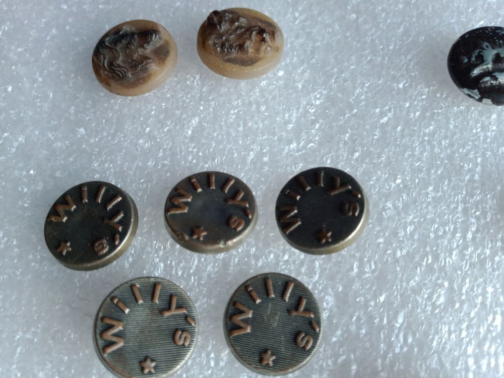 Boutons anciens Willy's, chasse et v&eacute;nerie 