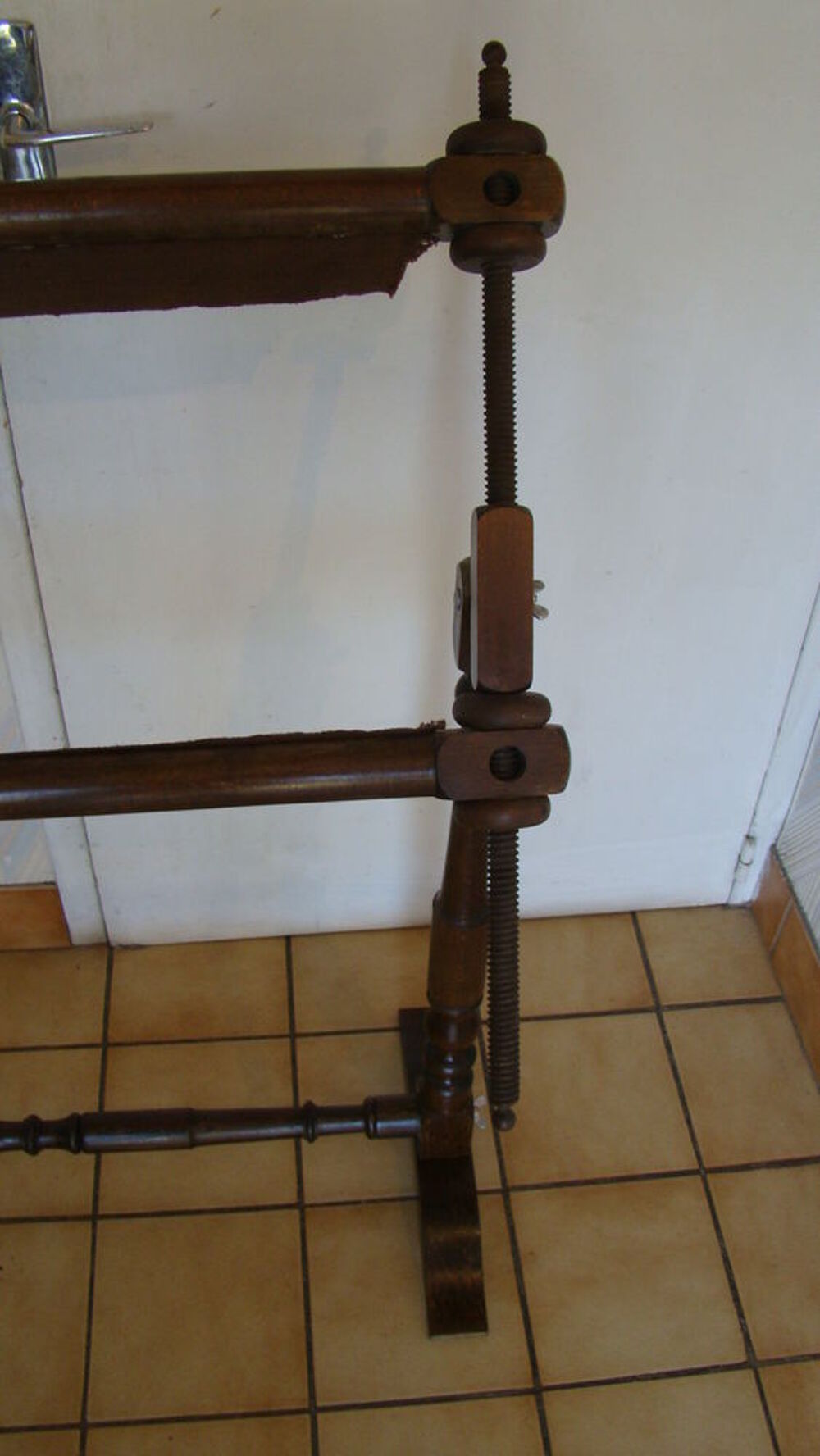 M&eacute;tier &agrave; tapisserie en bois vintage
Décoration