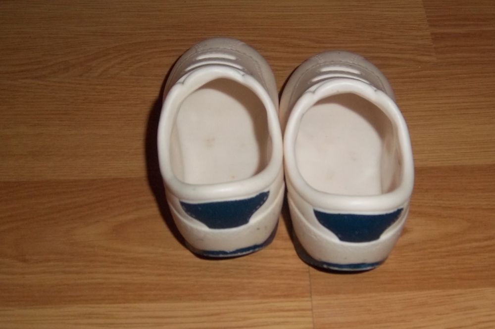 Chaussures baskets blanche grande poup&eacute;e Jeux / jouets