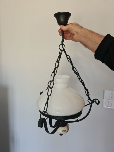 Suspension vintage avec globe en opaline  25 Auxerre (89)