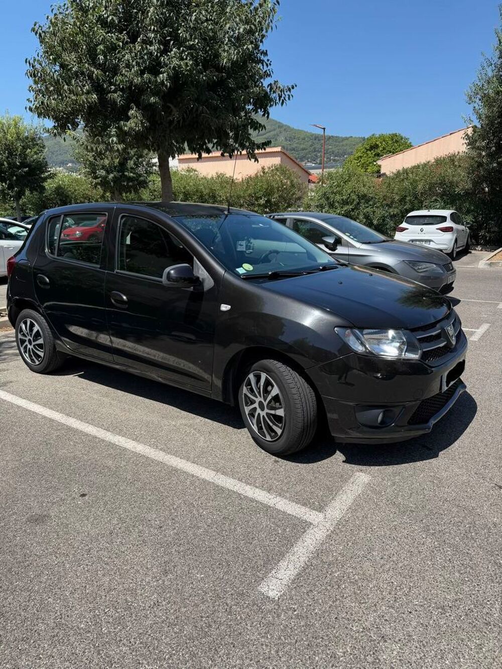 Sandero 1.5 dCi 90 FAP Laur&eacute;ate 2013 occasion 83160 La Valette-du-Var