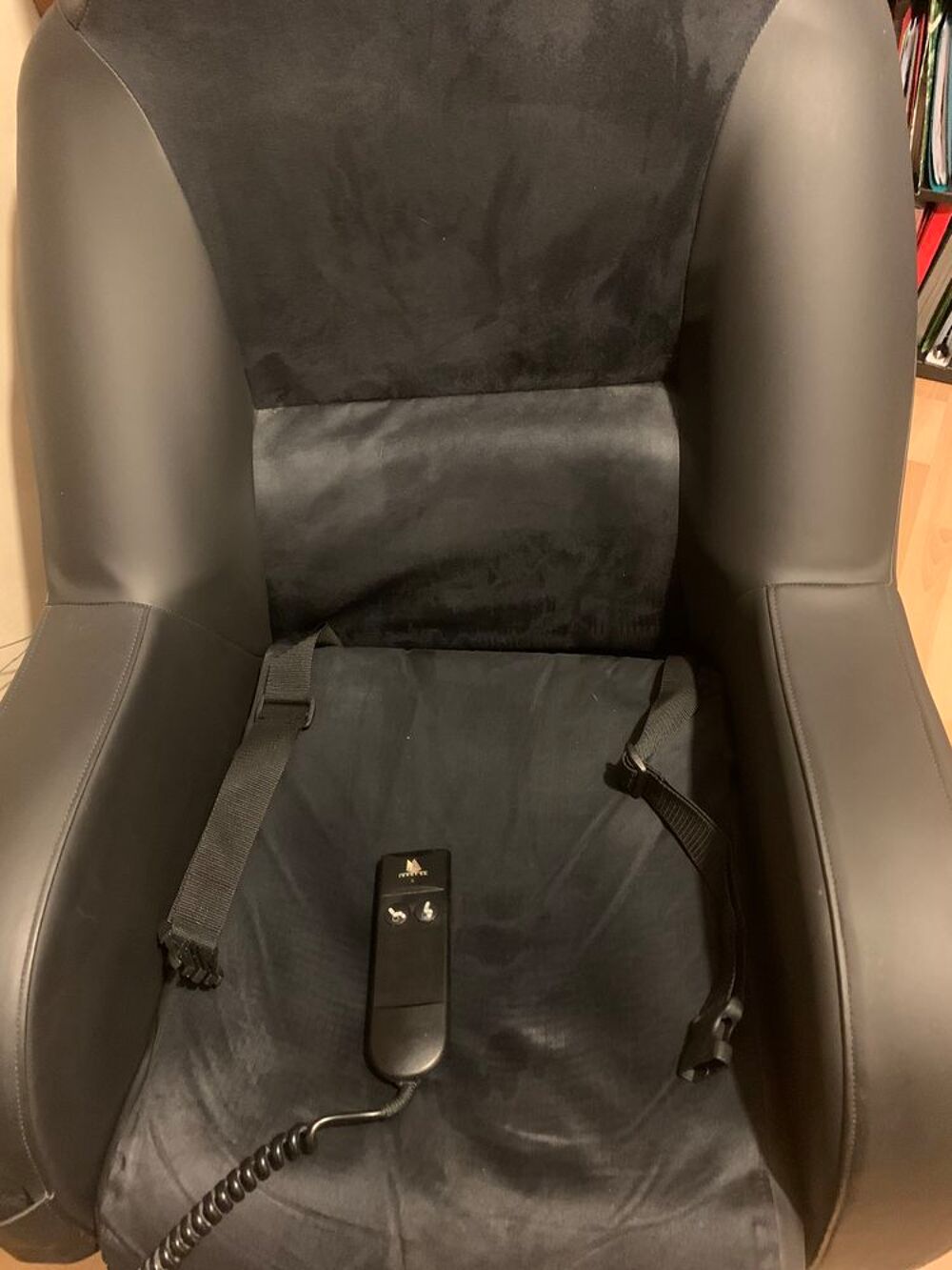 Fauteuil &eacute;lectrique m&eacute;dicalis&eacute; 
Entr&eacute;s bon &eacute;tat Meubles