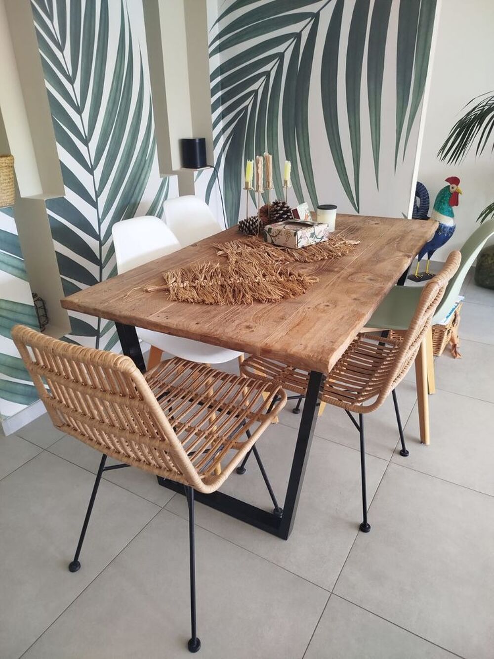 Tables en bois et 5 chaises Meubles