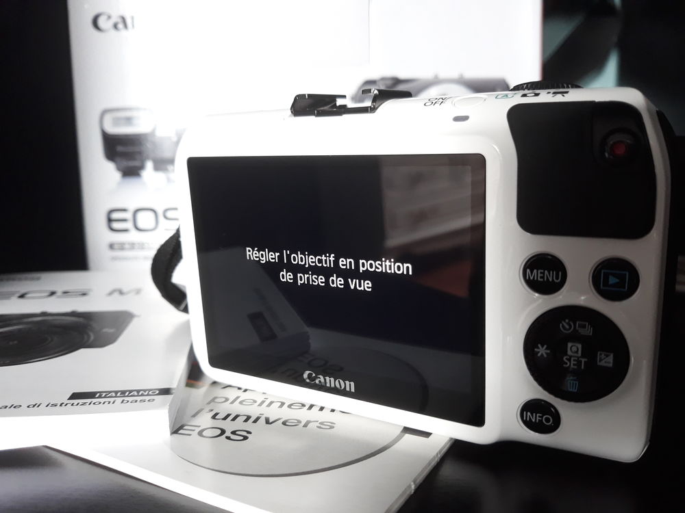 Canon Eos m blanc avec accessoires Photos/Video/TV