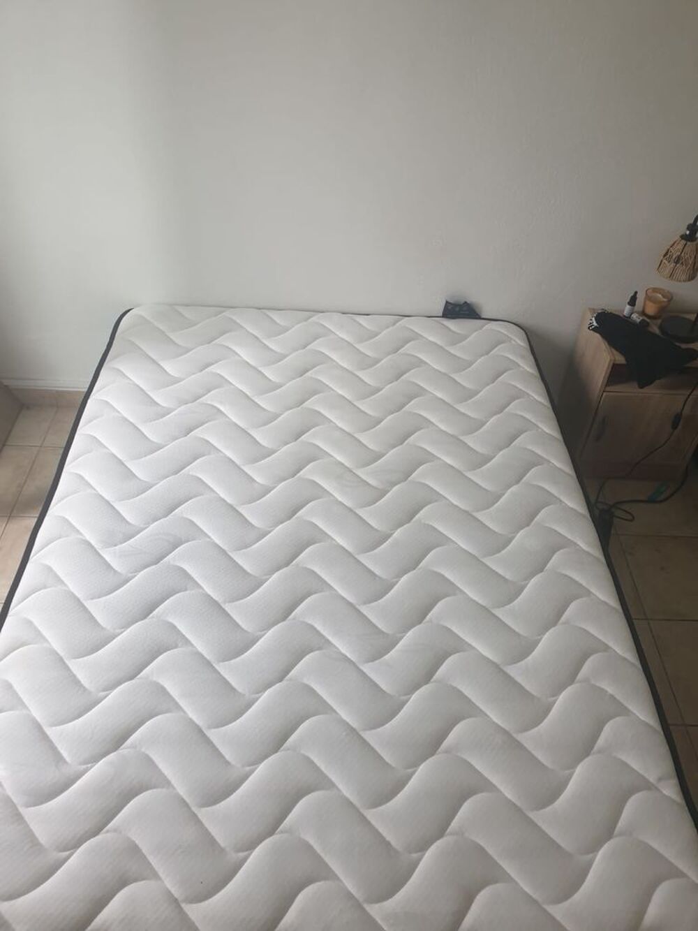 Lit complet (sommier, matelas, pieds) Meubles