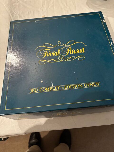 JEU DE SOCIETE TRIVIAL PURSUIT A PARTIR DE 15 ANS ETAT NEUF 40 Loudun (86)