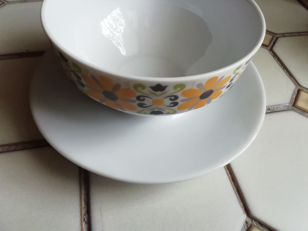 Sauci&egrave;re avec coupelle porcelaine ann&eacute;e 1970 Cuisine