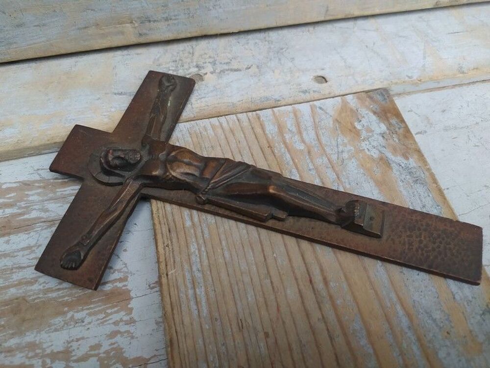 Ancien Crucifix en Bronze Art D&eacute;co 