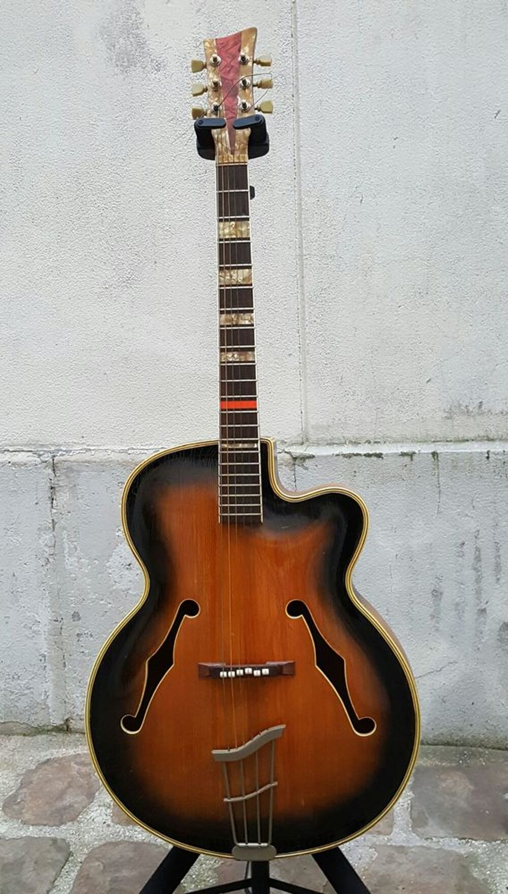 Guitare Jazz tres rare Instruments de musique