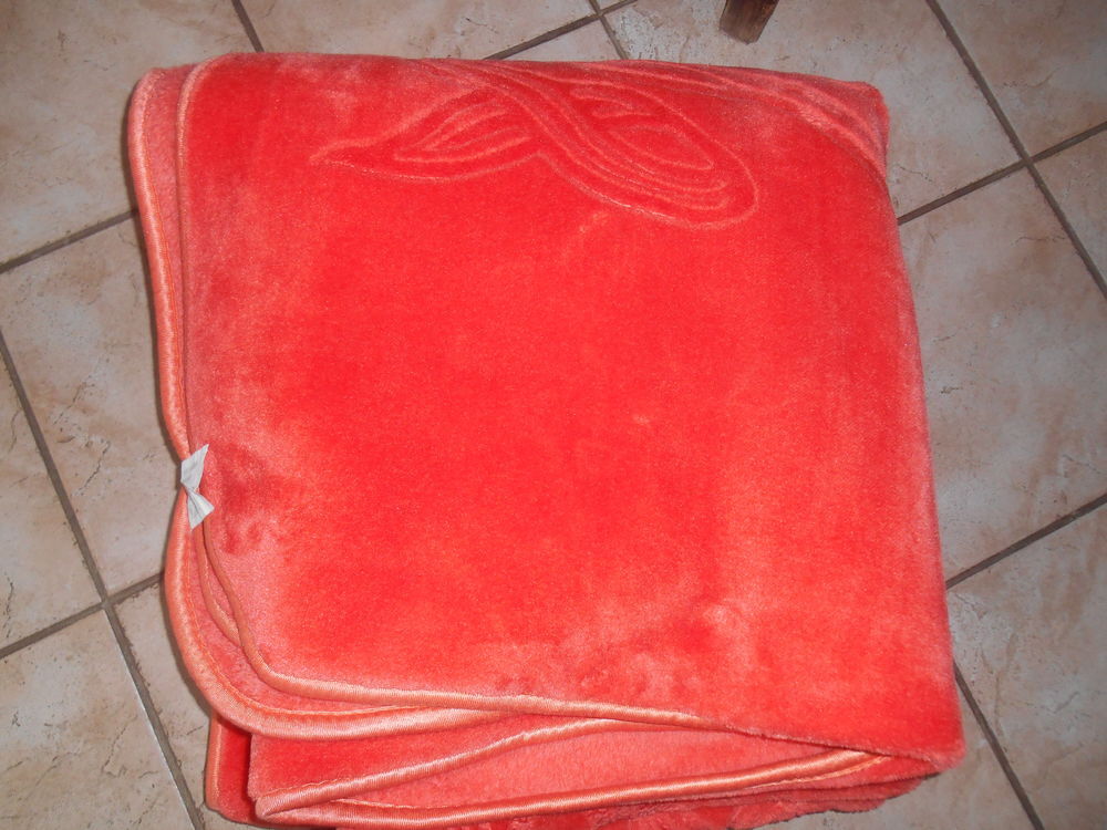 TRES CHAUDE COUVERTURE POLAIRE NEUF Décoration