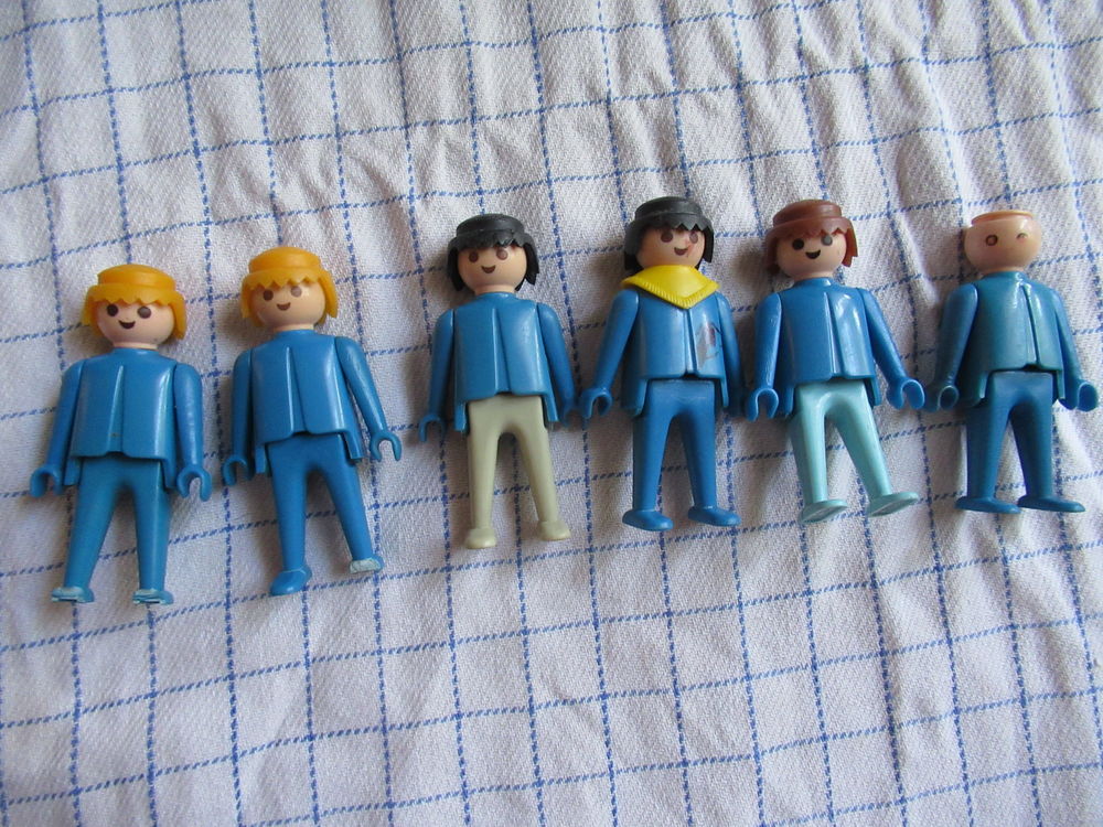 6 Playmobils bleus 1974 G&eacute;obra ;
Jeux / jouets
