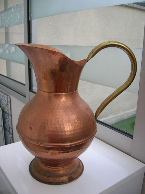 vase pichet en cuivre Villedieu H 32cm Reims (51)