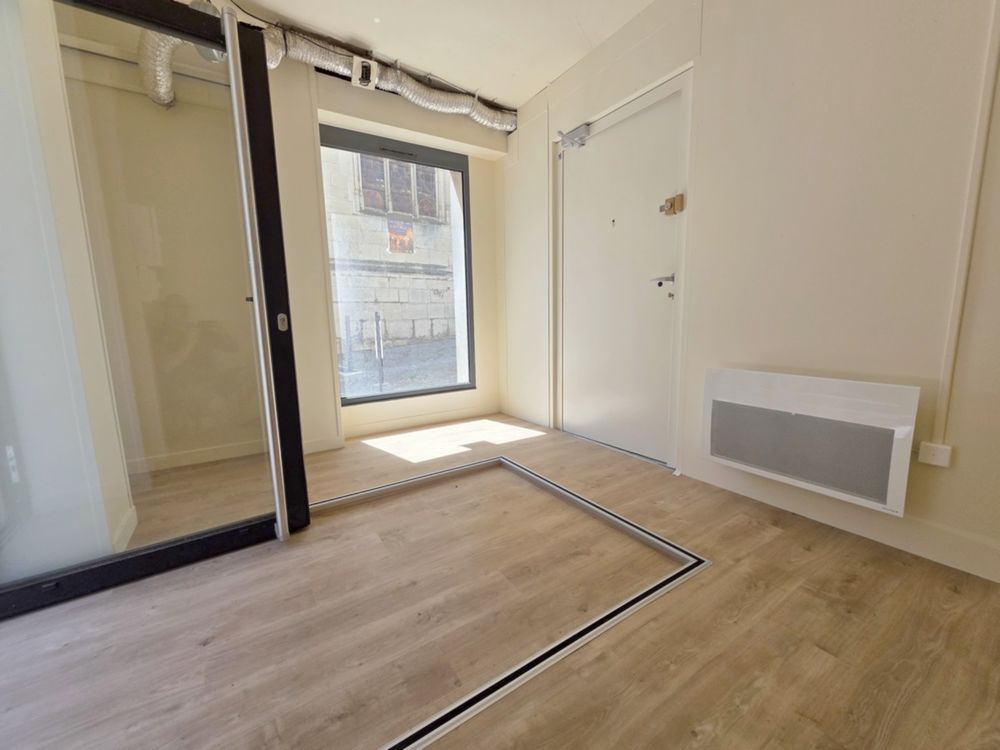   Saint Nicolas de Port, local commercial refait à neuf, 26 m², entrée indépendante, rue à fort passage. Saint-nicolas-de-port