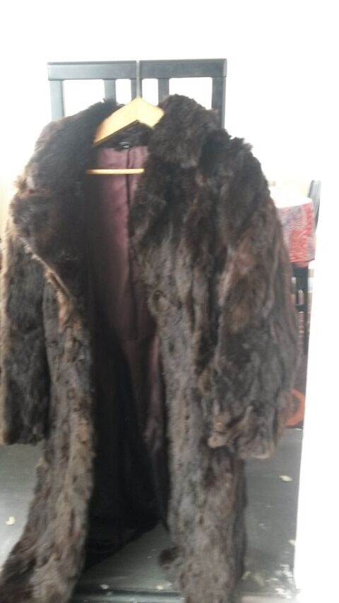 MANTEAU ASTRAKAN couleur MARRON  ETAT NEUF 80 Villers-lès-Nancy (54)