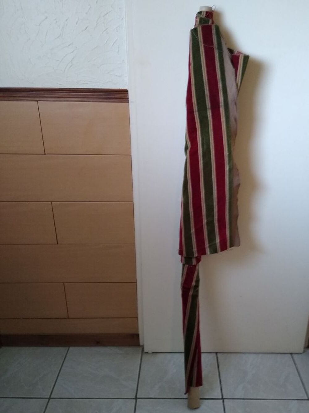 Tissu de tapissier ht de gamme en velours &eacute;pais + 2 chaises Dcoration