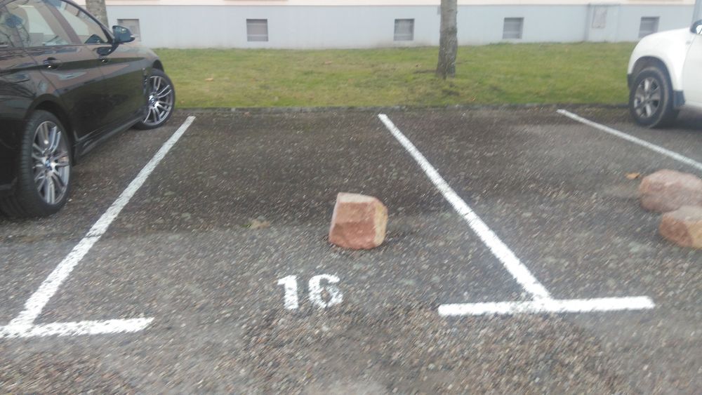 Location Parking/Garage nous nt une place de parking en plein centre de rouanne Roanne